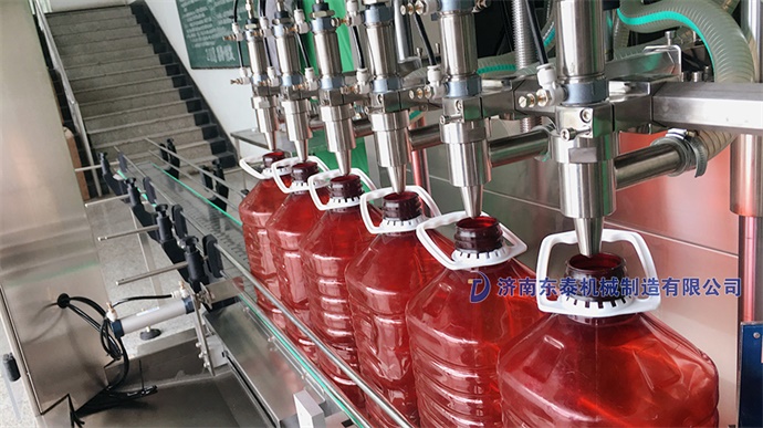 全自動酥油灌裝機(jī)細(xì)節(jié)圖.jpg 全自動酥油灌裝機(jī)細(xì)節(jié)圖.jpg